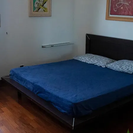 Alisea - In Con Piscina E Parcheggio Gratuito Quarto em Acomodações Particulares