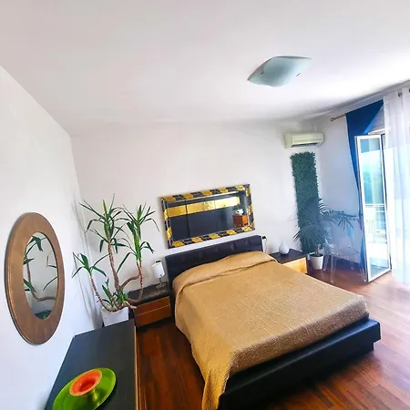 Habitación en casa particular Alisea - Con Piscina E Parcheggio Gratuito Montesilvano Marina