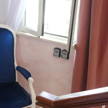 Quarto em Acomodações Particulares Alisea - In Con Piscina E Parcheggio Gratuito