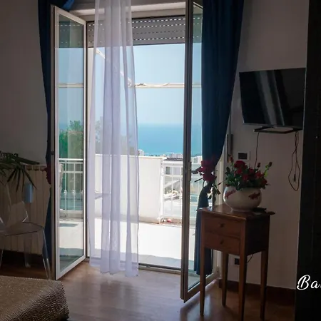 Quarto em Acomodações Particulares Alisea - In Con Piscina E Parcheggio Gratuito