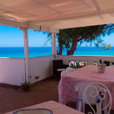 Habitación en casa particular Alisea - Con Piscina E Parcheggio Gratuito Montesilvano Marina