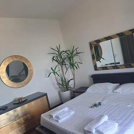 Alisea - In Con Piscina E Parcheggio Gratuito